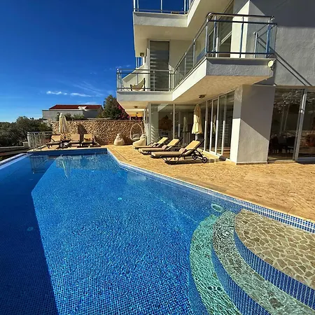 Amante Villa *
